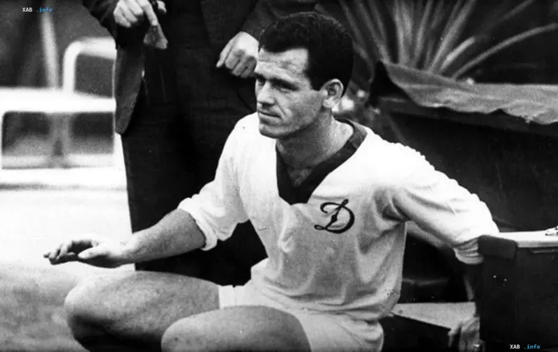 Former football player and coach Jozsef Sabo wearing the Dynamo Kyiv kit during his career