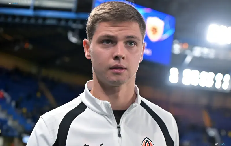 Schachtjor-Donetsk-Fußballer Valeriy Bondar auf dem Rasen der Arena Lwiw