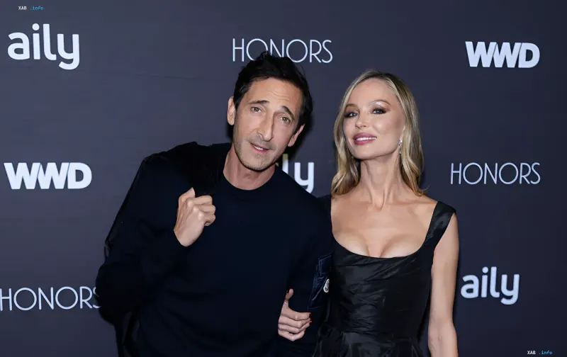 Эдриен Броуди и Джорджина Чапман на красной дорожке церемонии WWD Honors 2026