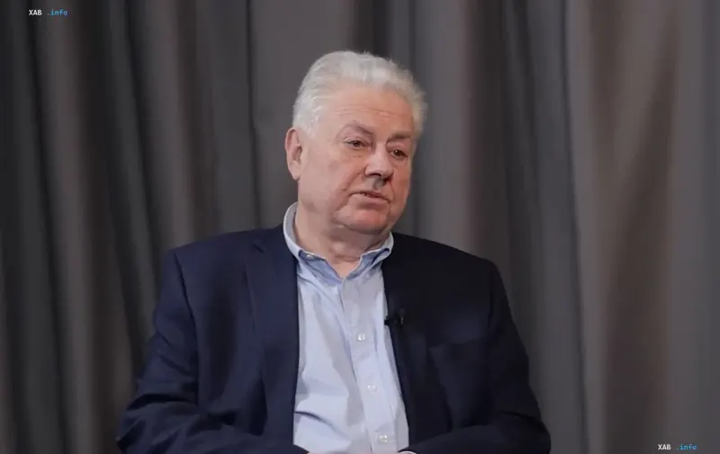 Бывший посол Украины в США Владимир Ельченко дает интервью в студии