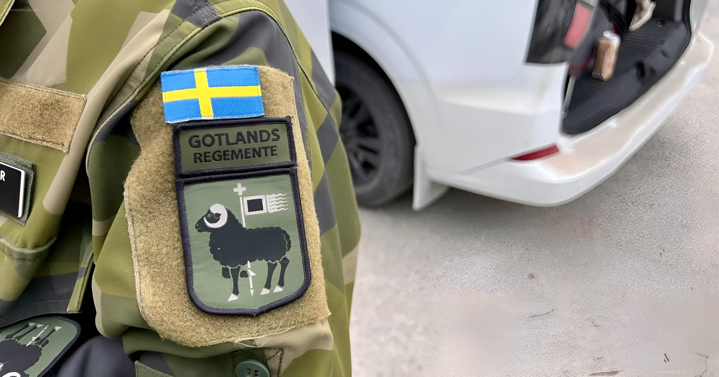 Нашивка шведского Готландского полка на военной форме, символизирующая укрепление обороны острова