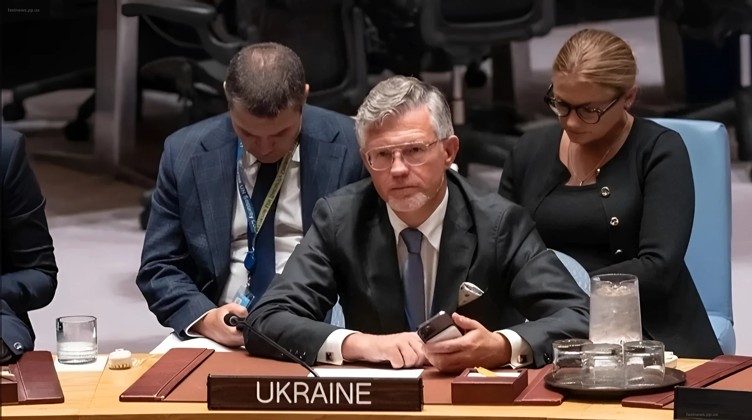 Андрей Мельник за столом заседаний ООН с табличкой Ukraine во время выступления по ситуации с ПВО