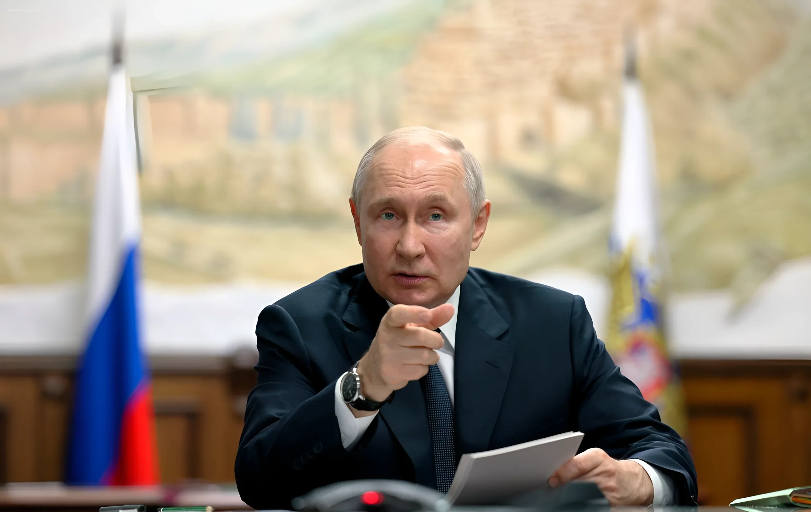 Владимир Путин на фоне российского флага, обсуждающий геополитические вопросы с Арменией