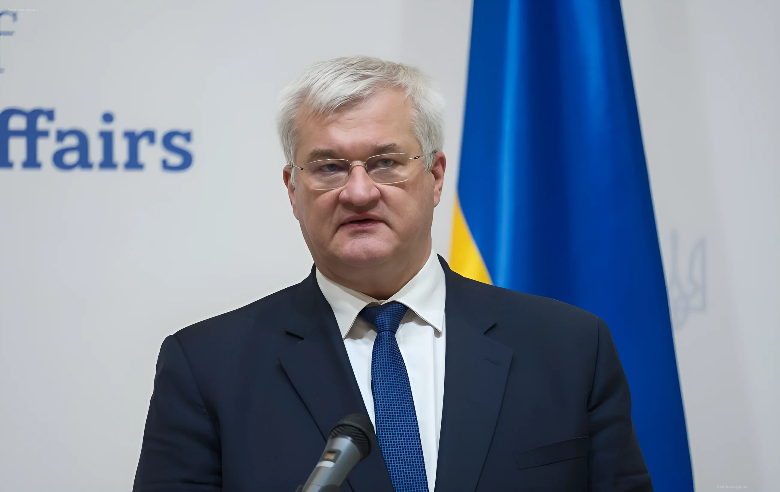 Министр иностранных дел Украины Андрей Сибига выступает с заявлением о возвращении граждан