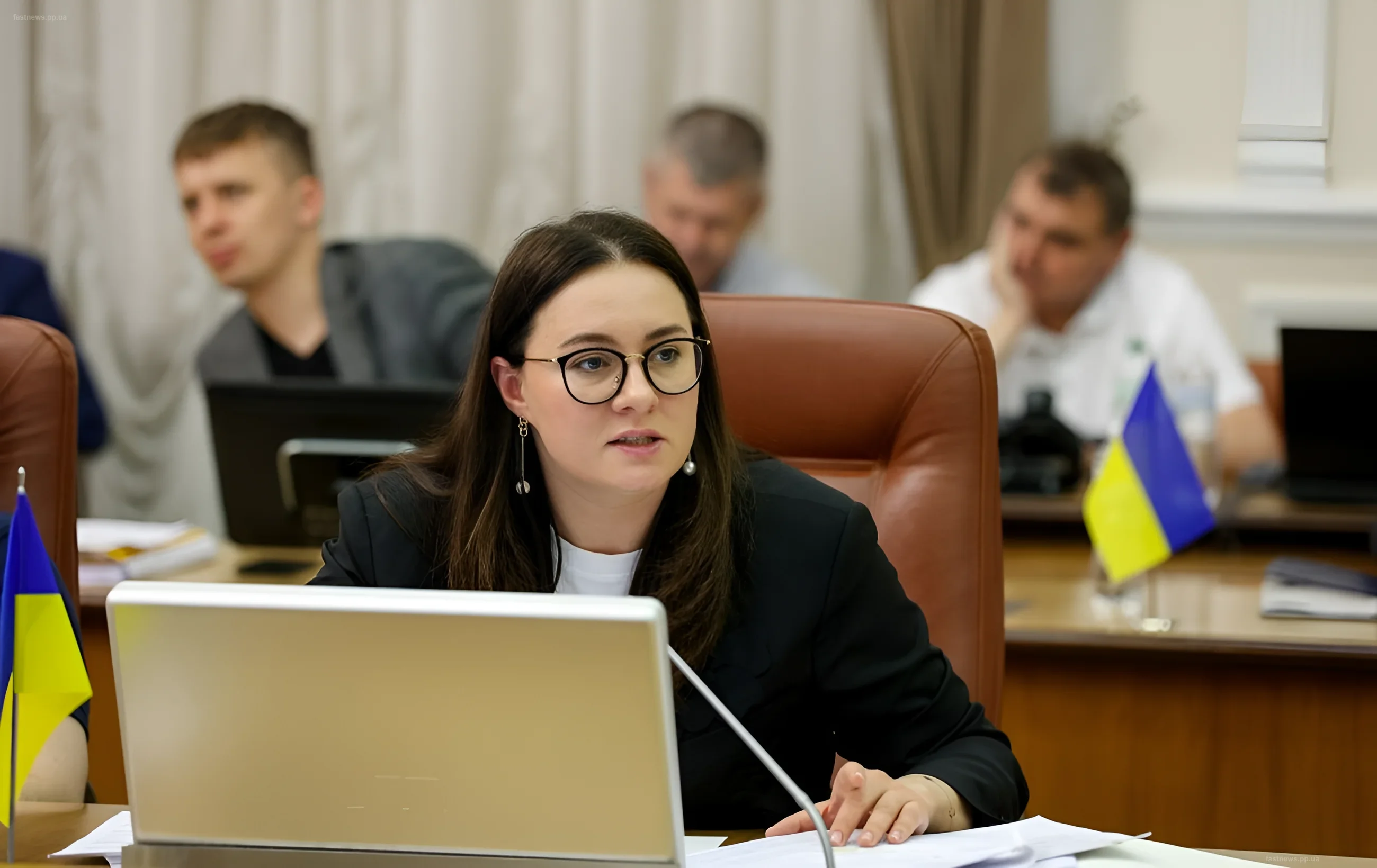 Премьер-министр Юлия Свириденко на заседании Кабинета министров, обсуждающем поддержку ОПК