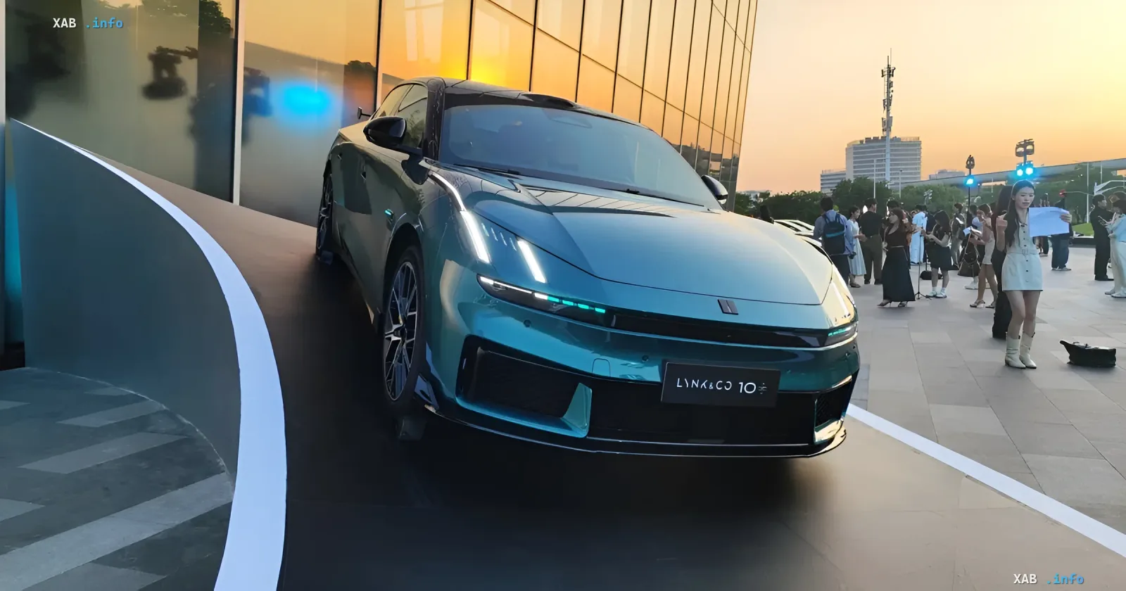 Электрокар Lynk&Co 10 на презентации: футуристичный седан с запасом хода 816 км