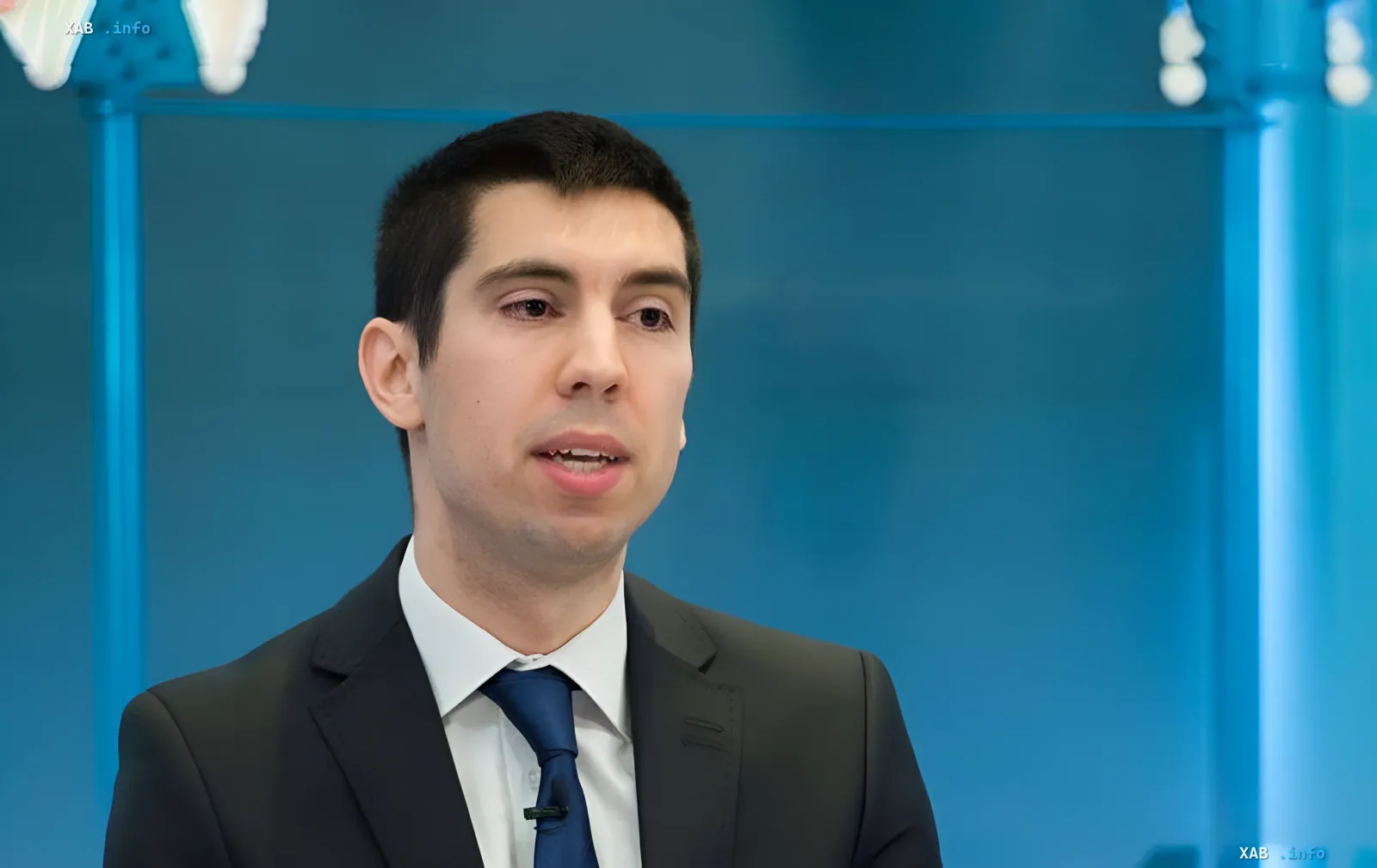 Moldovan Foreign Minister Mihai Popșoi in formal suit against blue studio backdrop discussing unification with Romania