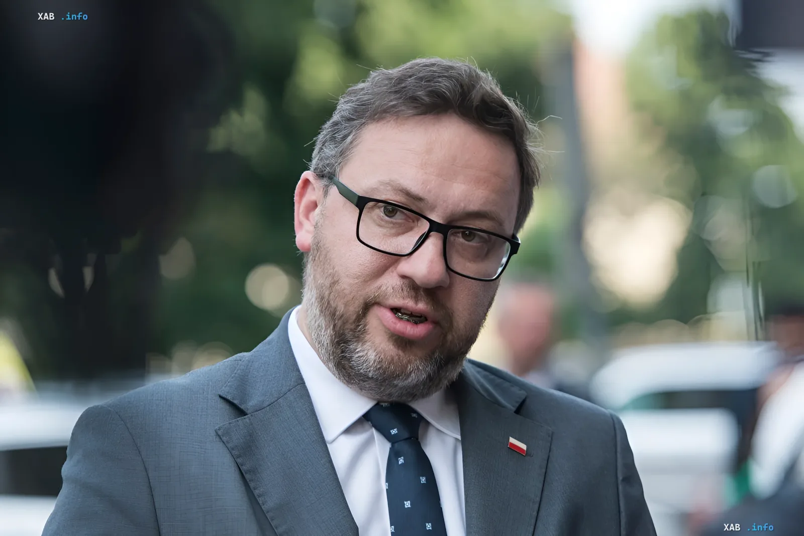 Бывший посол Польши в Украине, возвращающий украинский орден на фоне дипломатического скандала