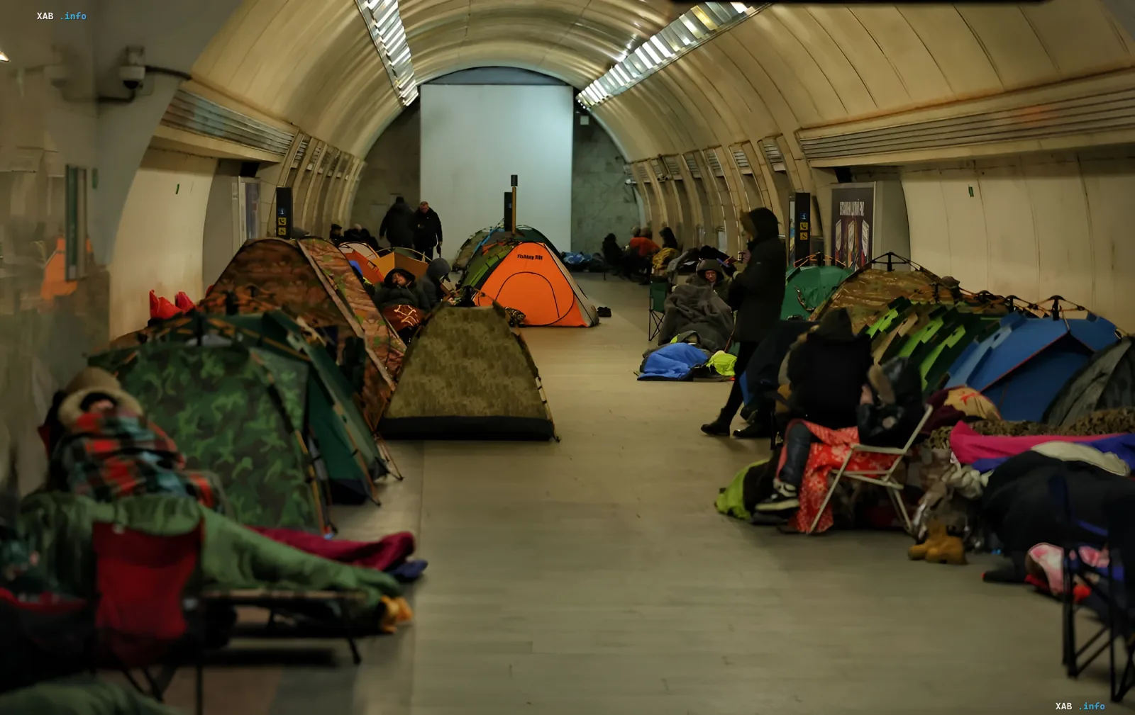 Kyiv metro turned into a camp: people sleep in tents in station tunnels during a record night with 41,000 people