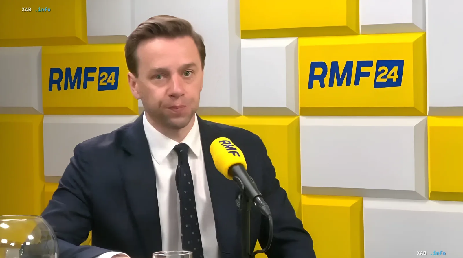 Polnische Bedingungen für die Ukraine: EU und Kredite Polnischer Politiker im RMF24-Studio diskutiert Bedingungen für die Ukraine: EU-Beitrittsblockade und Kreditstornierung