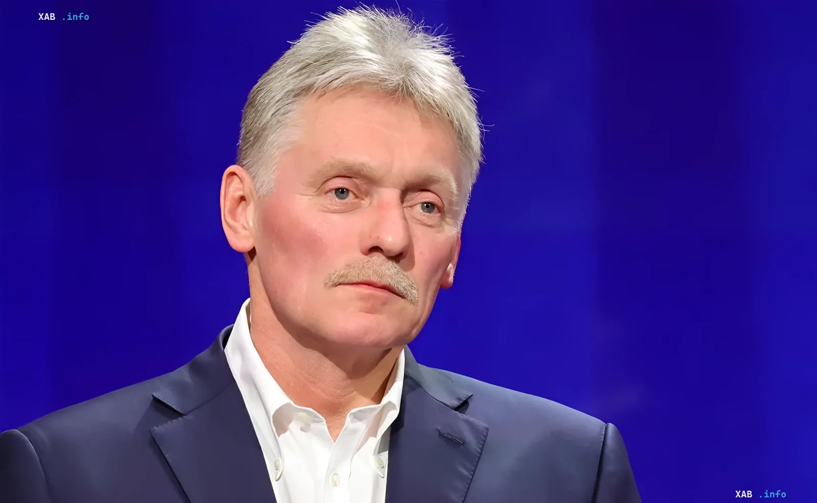 Dmitri Peskow, Pressesprecher des russischen Präsidenten, vor blauem Hintergrund – im Kontext der Aussage zu möglichen Bedingungen für einen Waffenstillstand