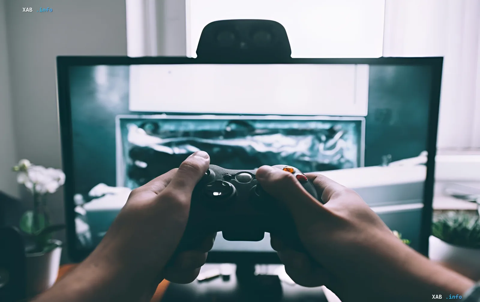 Игрок с геймпадом перед монитором: иллюстрация к новости о плагине VARTA для Steam Deck, блокирующем российские игры