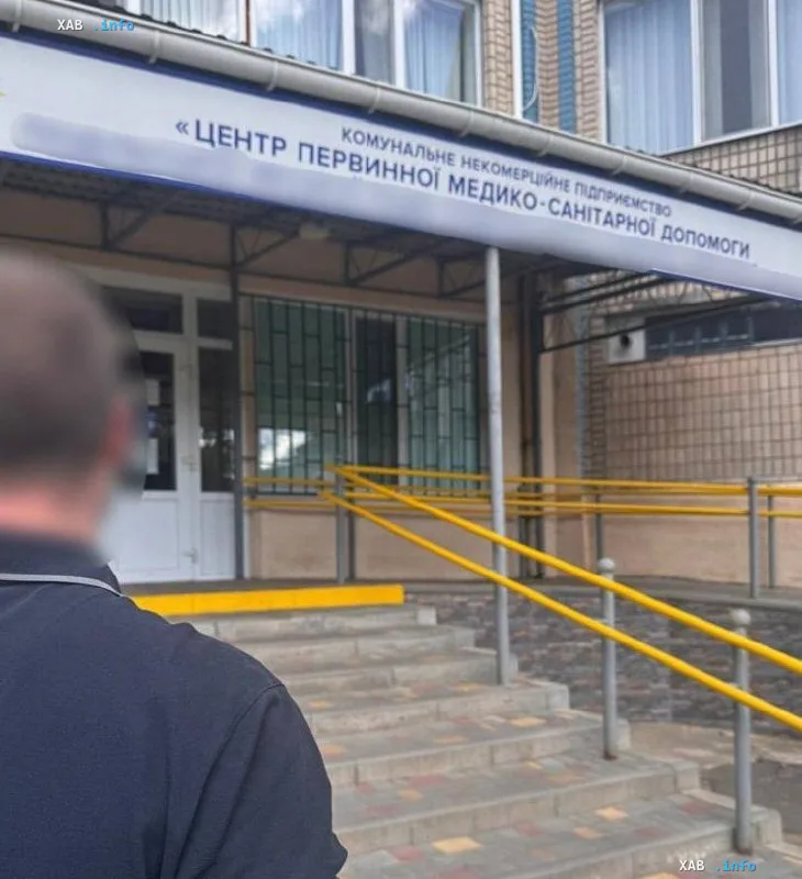 Вход в коммунальное предприятие первичной медико-санитарной помощи в Одесской области, где раскрыта схема подделки диагнозов для уклонения от мобилизации