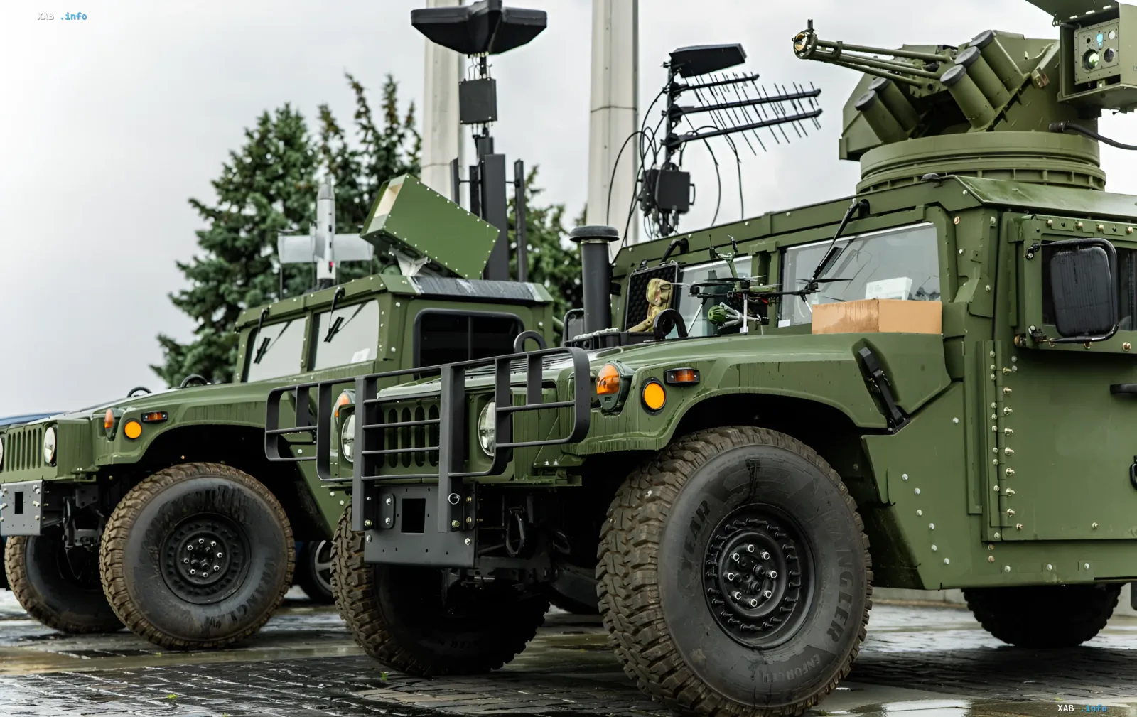 Броньовані Humvee з системами ППО та радарами для захисту від дронів та ракет