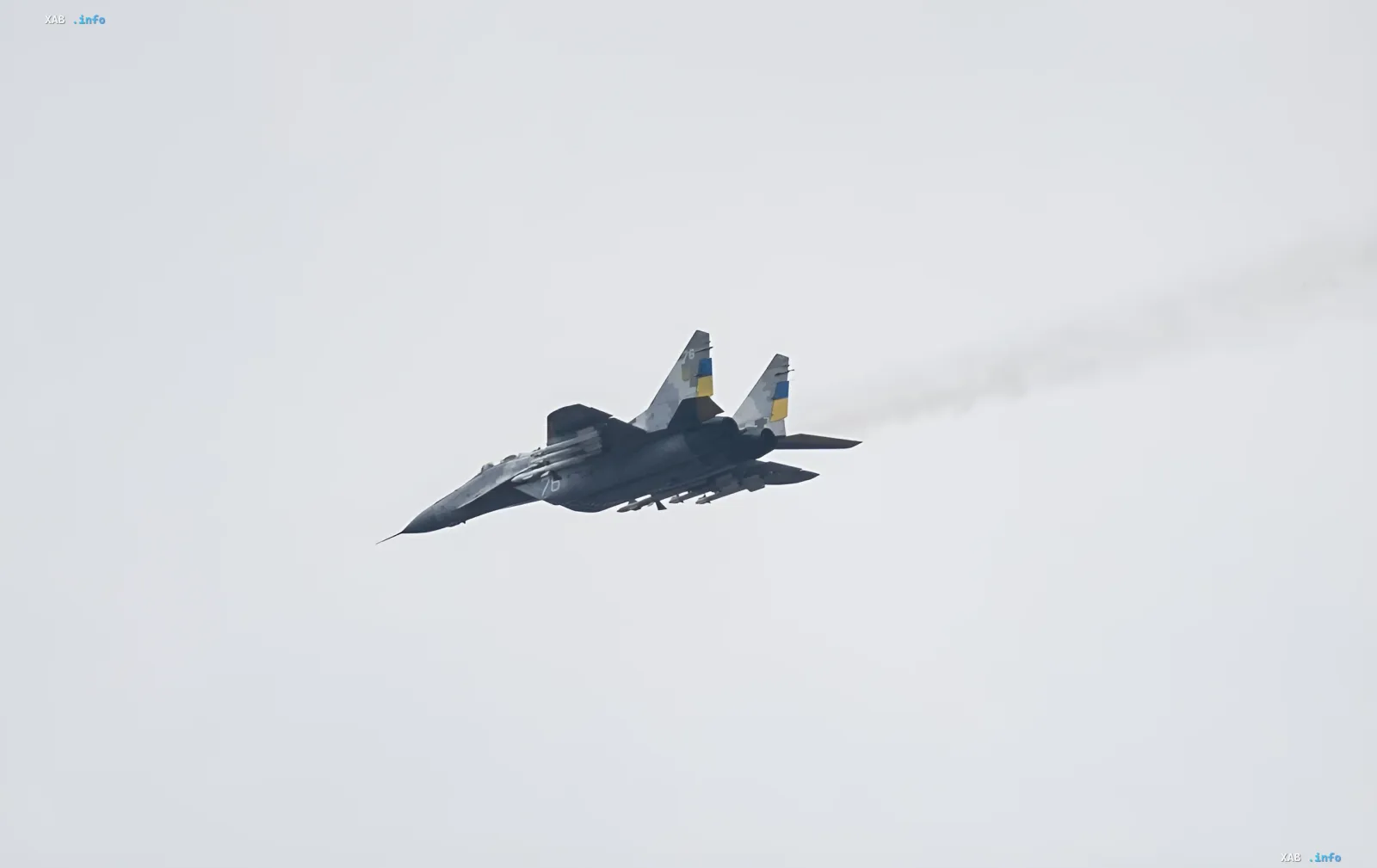 Український винищувач Су-27 у небі, що бере участь у операції з знищення вузлів керування дронами противника в Покровську