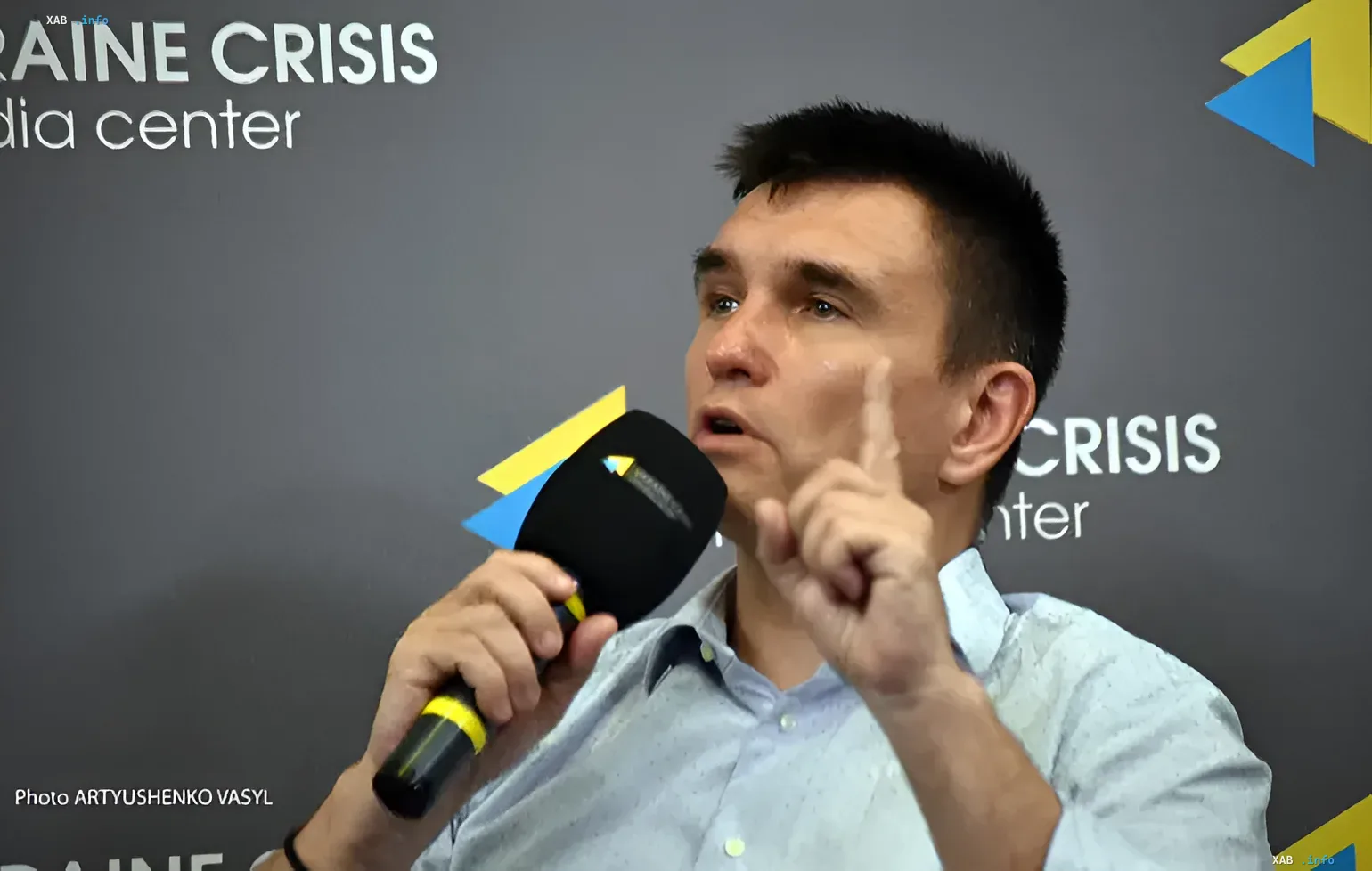 Former Ukrainian Foreign Minister Pavlo Klimkin speaking at a press center, discussing Zelensky's letter to Putin