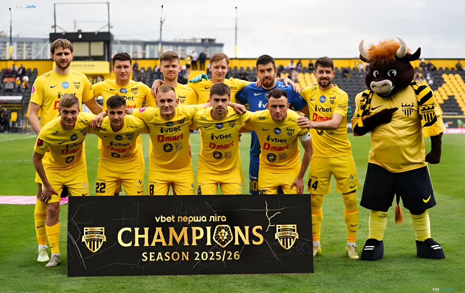 Игроки ФК «Верес» в желтой форме с табличкой «CHAMPIONS SEASON 2025/26» на фоне стадиона — победители Первой лиги, претендующие на выход в УПЛ