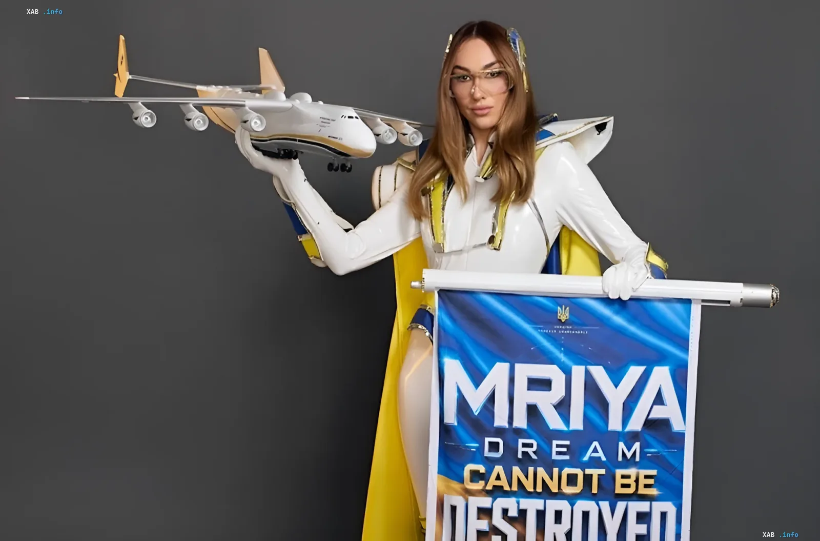 Национальный костюм в честь Ан-225 на конкурсе Miss Eco International-2026 Украинская участница Miss Eco International-2026 в национальном костюме с моделью Ан-225 и лозунгом «Мечта не может быть уничтожена»