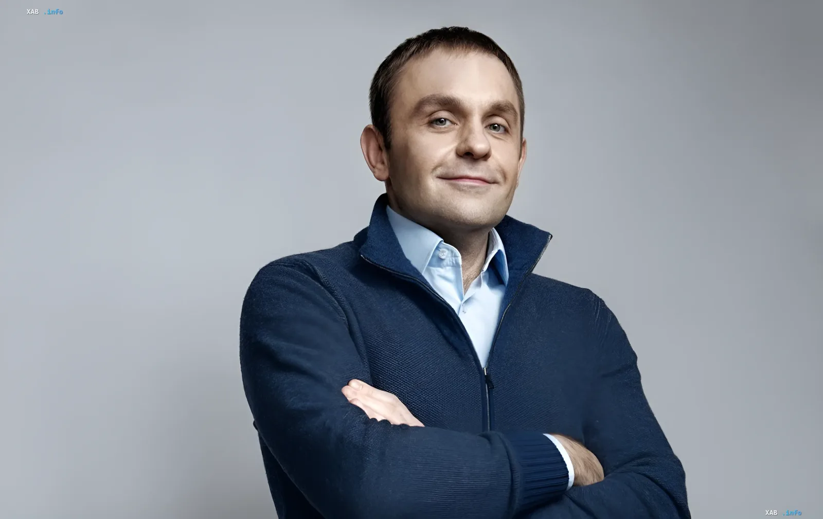 Geschäftsmann Vesely in einem Anzug mit ernstem Gesichtsausdruck, verbunden mit dem 'Midas'-Fall und dem 'Mindich-Band'-Skandal