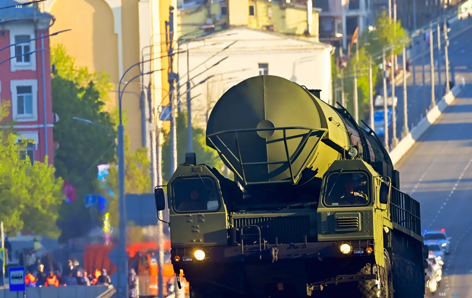 Российская ракетная система «Орешник» на параде в Москве, вызывающая обеспокоенность США и Украины