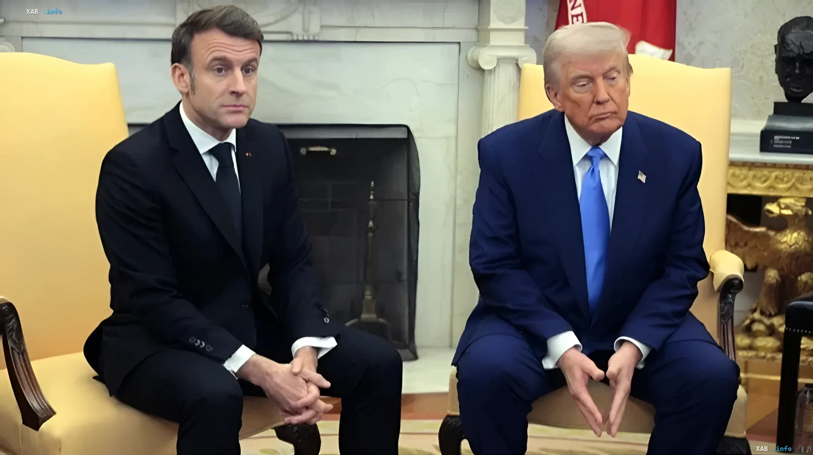 Эммануэль Макрон и Дональд Трамп сидят рядом в официальной обстановке, обсуждая встречу после саммита G7