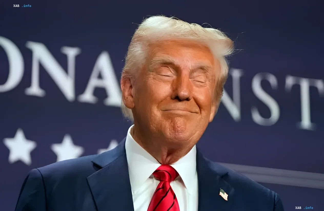 Трамп и его ультиматум Израилю Дональд Трамп с закрытыми глазами и улыбкой на фоне американского флага