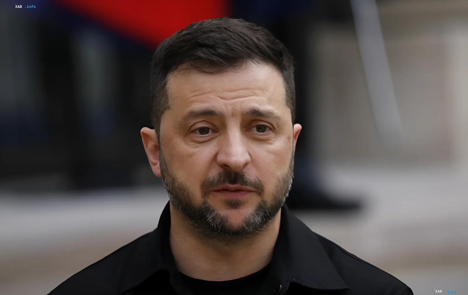 Президент Украины Владимир Зеленский на фоне флага: раскрыл данные разведки о протестах в России