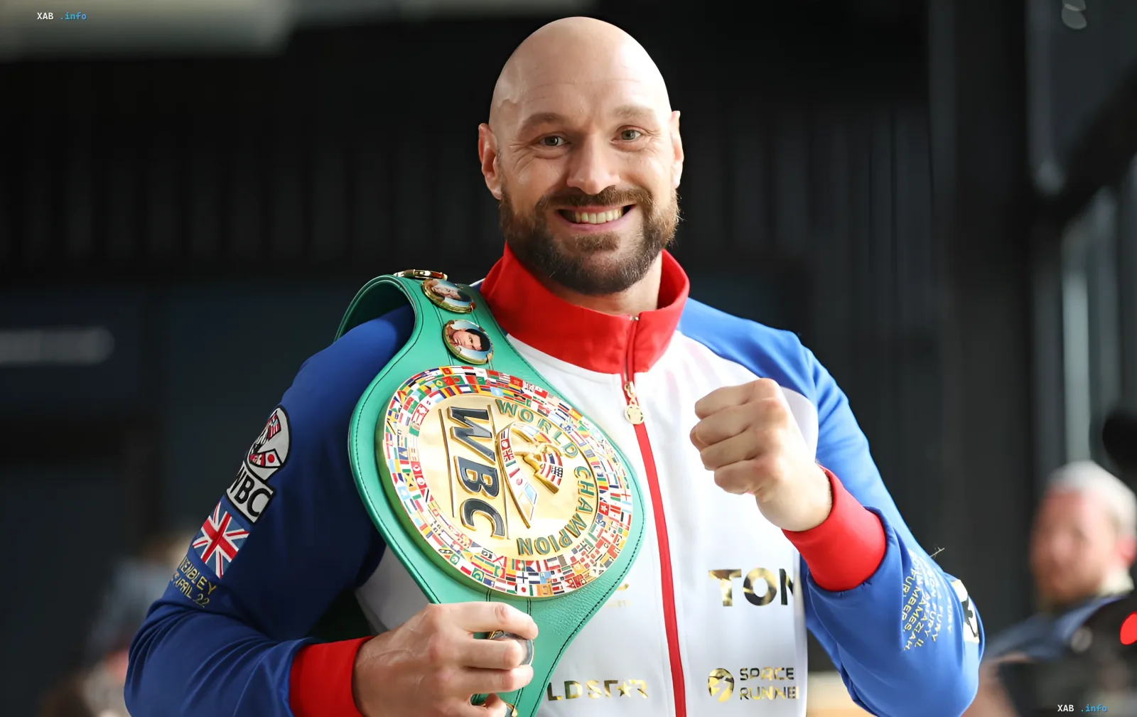 Тайсон Ф'юрі з поясом WBC на Вемблі, готовий до бою з Кабаєлом замість Усика