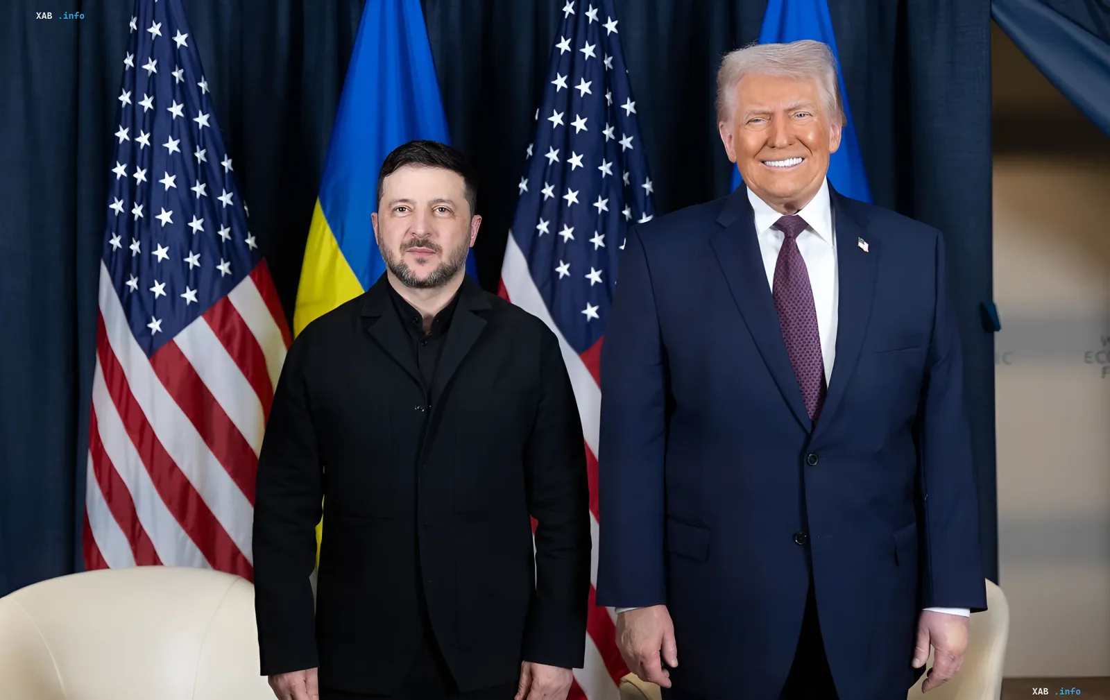 Ukrainischer Präsident Selenskyj und Donald Trump vor US- und ukrainischen Flaggen, diskutieren Luftabwehr und Folgen von Angriffen auf Kiew
