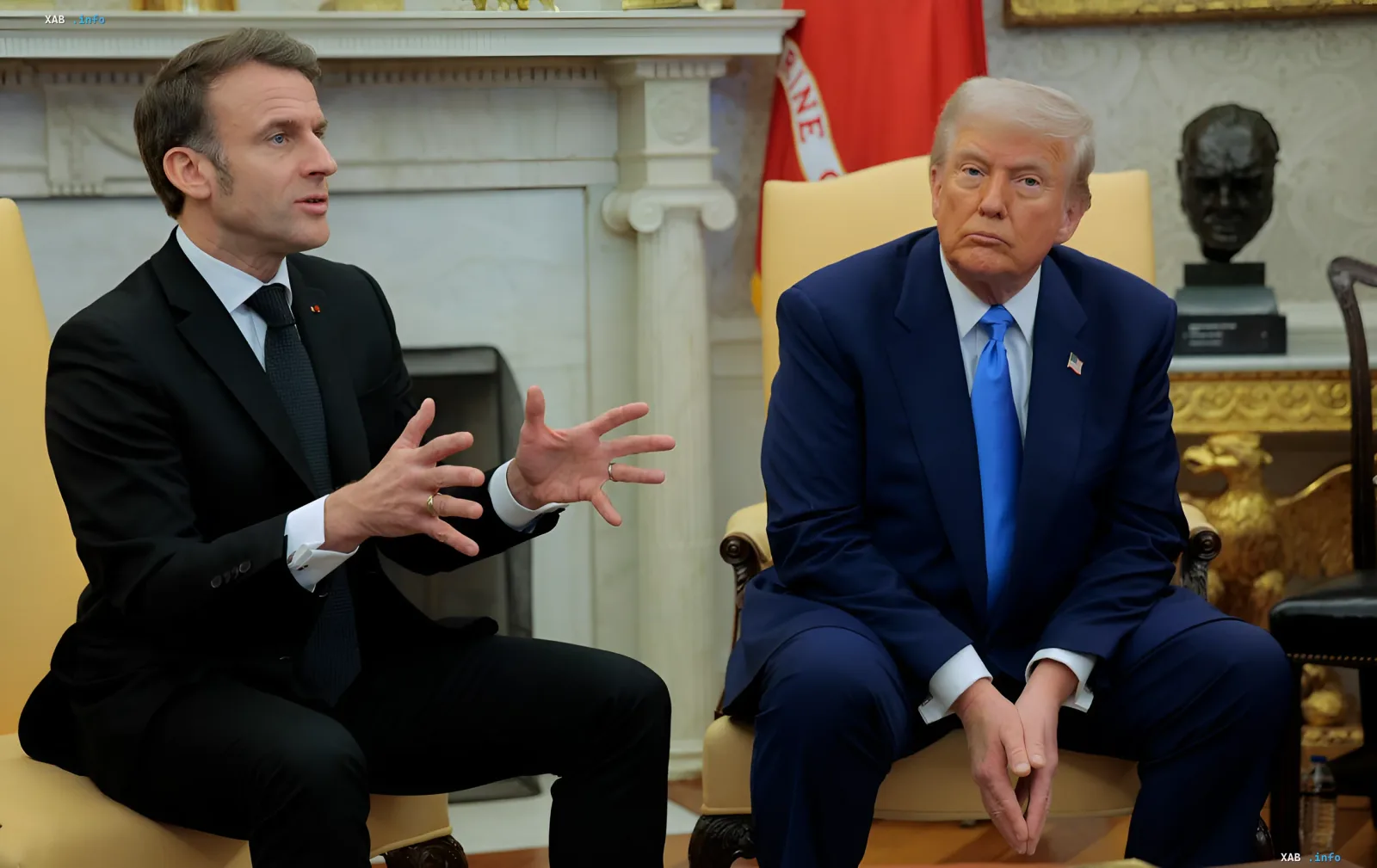 Эммануэль Макрон и Дональд Трамп во время встречи: Макрон жестикулирует, обсуждая переговоры с Россией, Трамп слушает