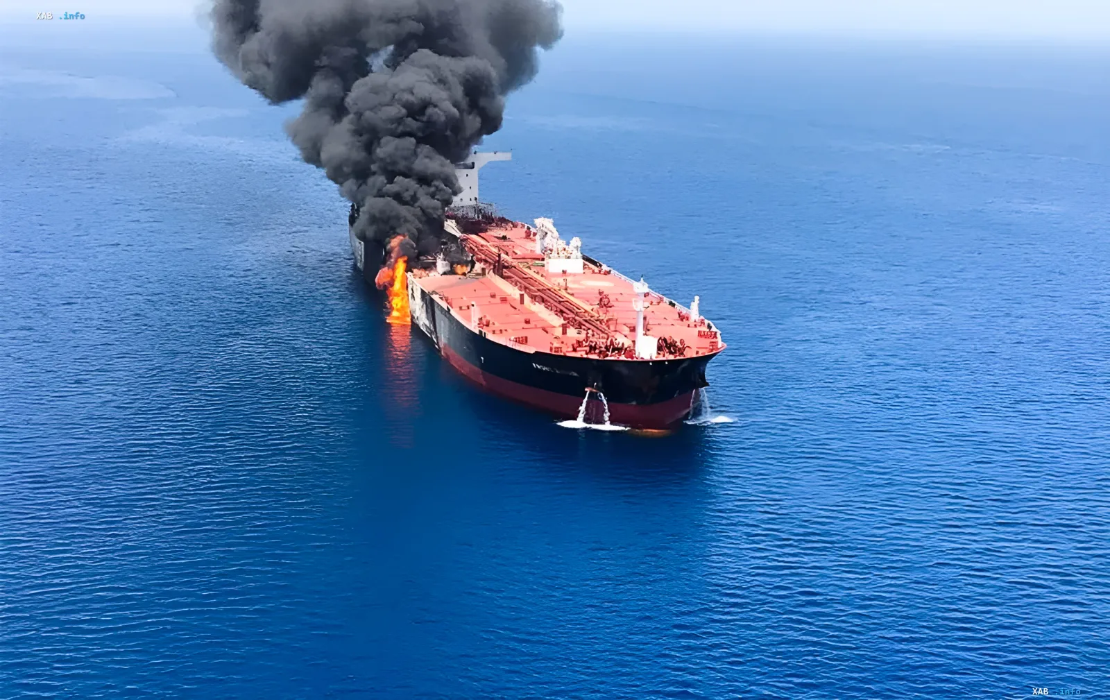 Burning tanker FINA A from Russia’s 'shadow fleet' in the Black Sea after strike: thick black smoke and flames on deck