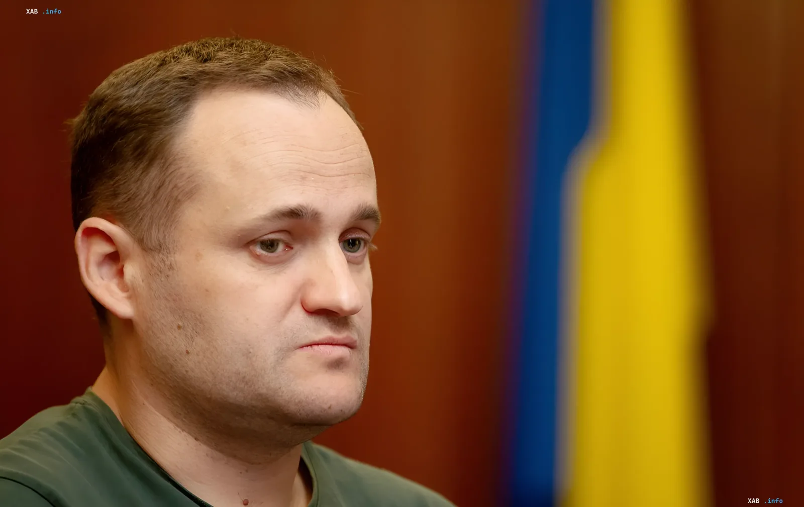 Ukrainian Vice Prime Minister Dmytro Kuleba against the backdrop of the Ukrainian flag in the context of the Anti-Corruption Prosecutor’s Office demanding asset confiscation