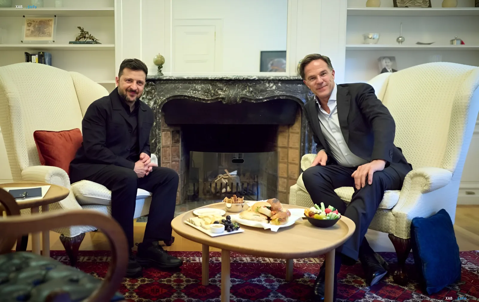 Президент Украины Владимир Зеленский и премьер-министр Нидерландов Марк Рютте во время встречи в Брюсселе для обсуждения ПВО и саммита в Анкаре