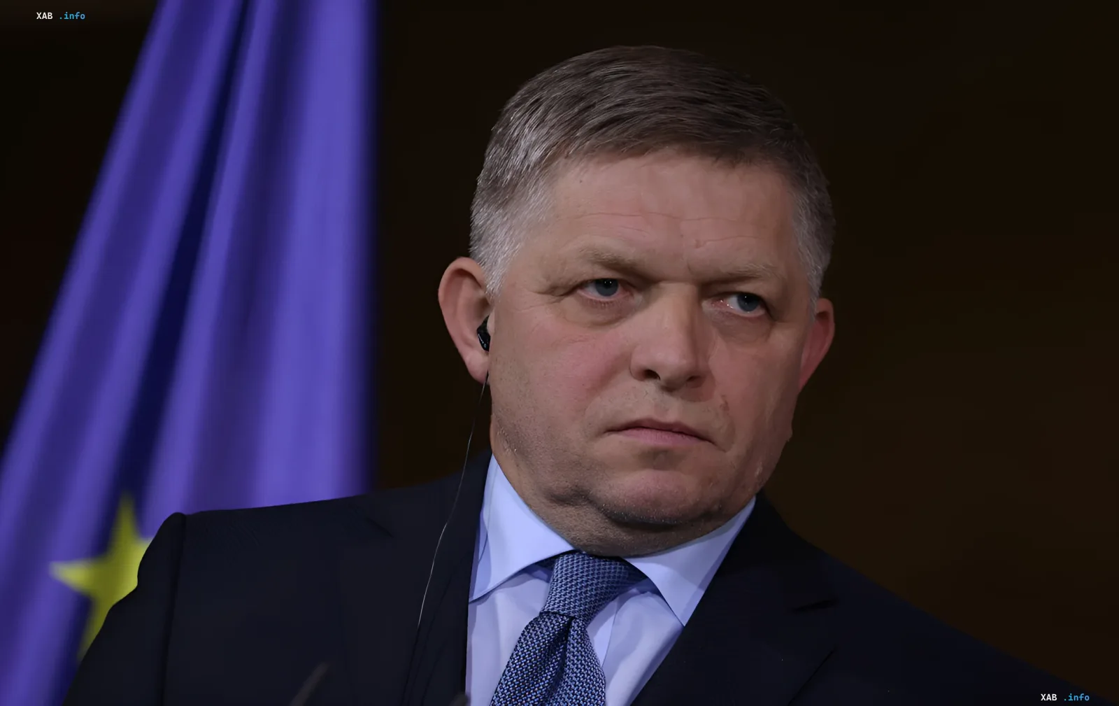 Роберт Фицо на фоне флага ЕС: предложение прямой линии с Москвой