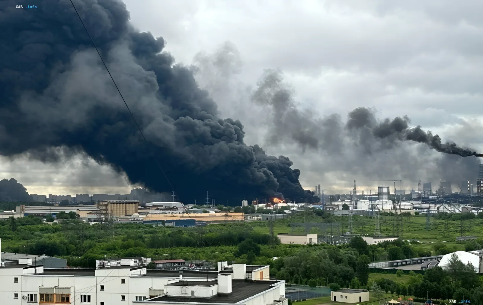 Massive fire at the Kapotnya refinery with thick black smoke, aftermath of Ukrainian drone attack on Moscow