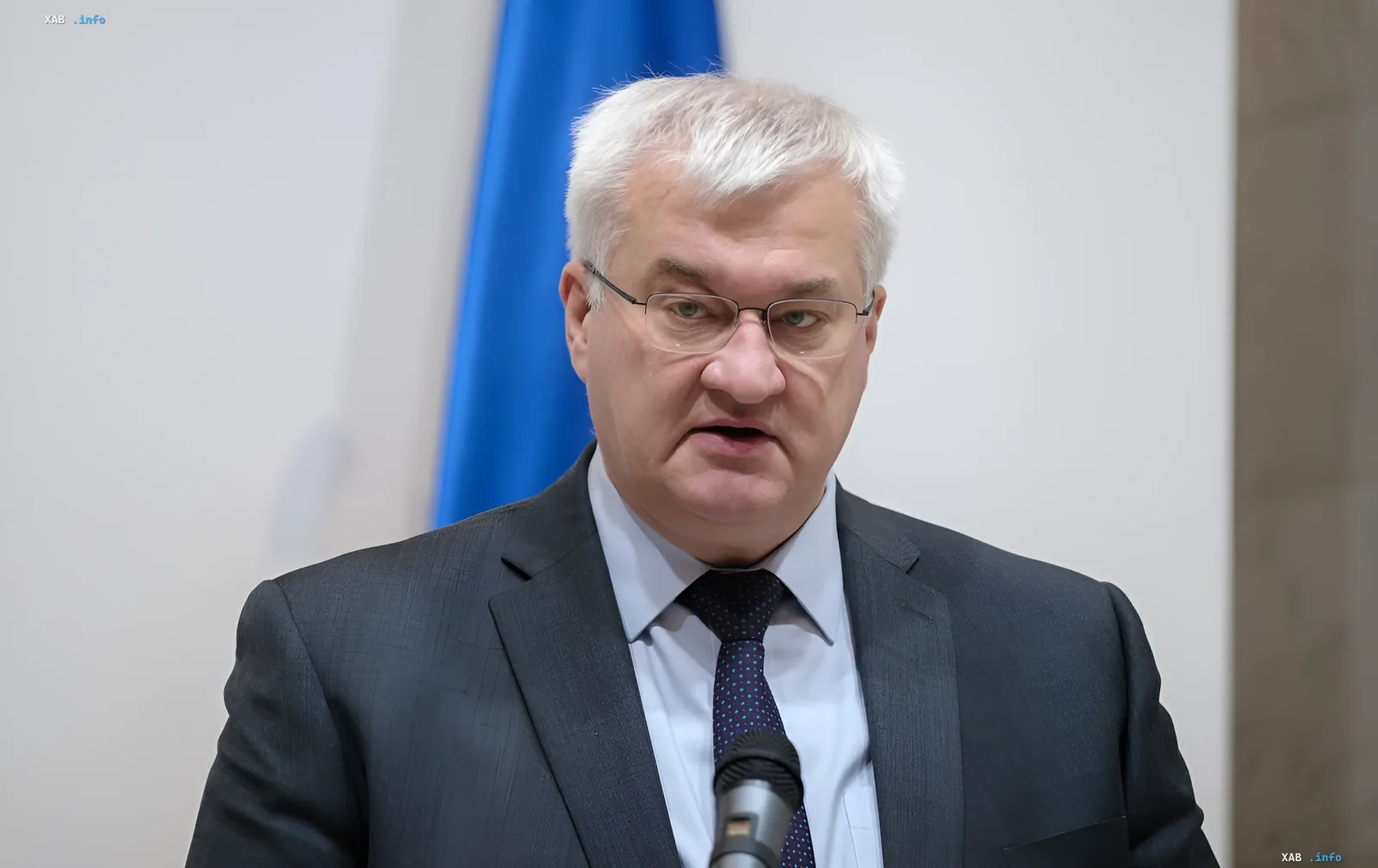 Сергей Гайдай, глава СБУ, выступает с заявлением на фоне украинского флага, комментируя обстрел Москвы и реакцию Киева.