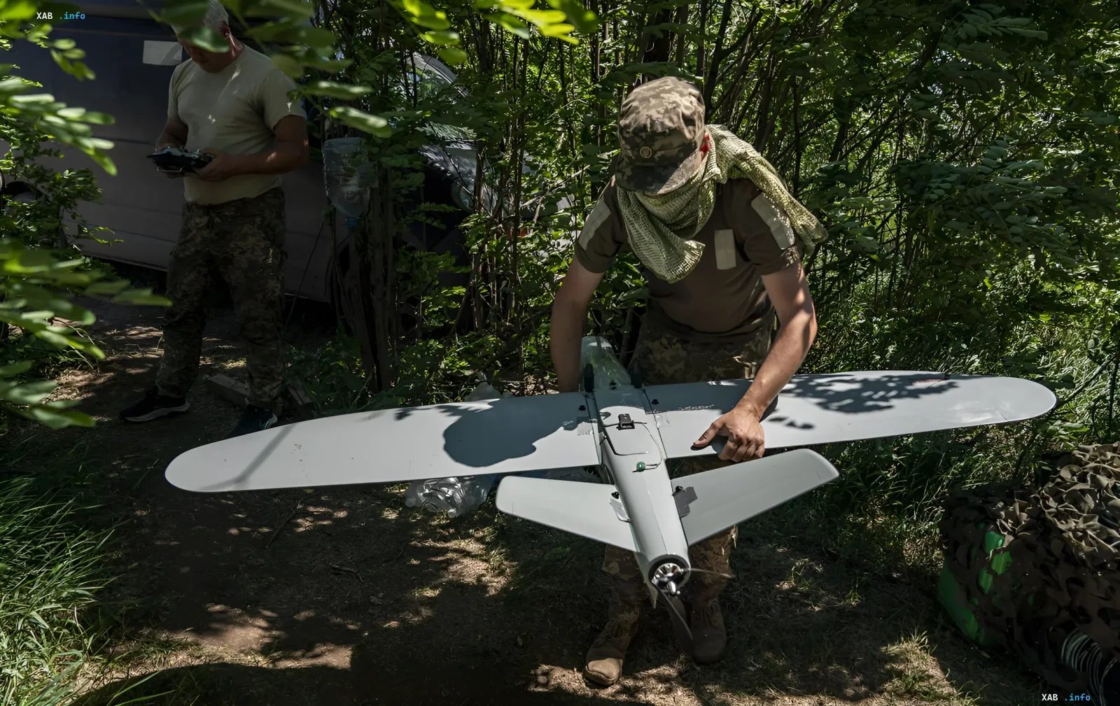 Украинские военные готовят БПЛА для атаки на железнодорожный мост через Северо-Крымский канал
