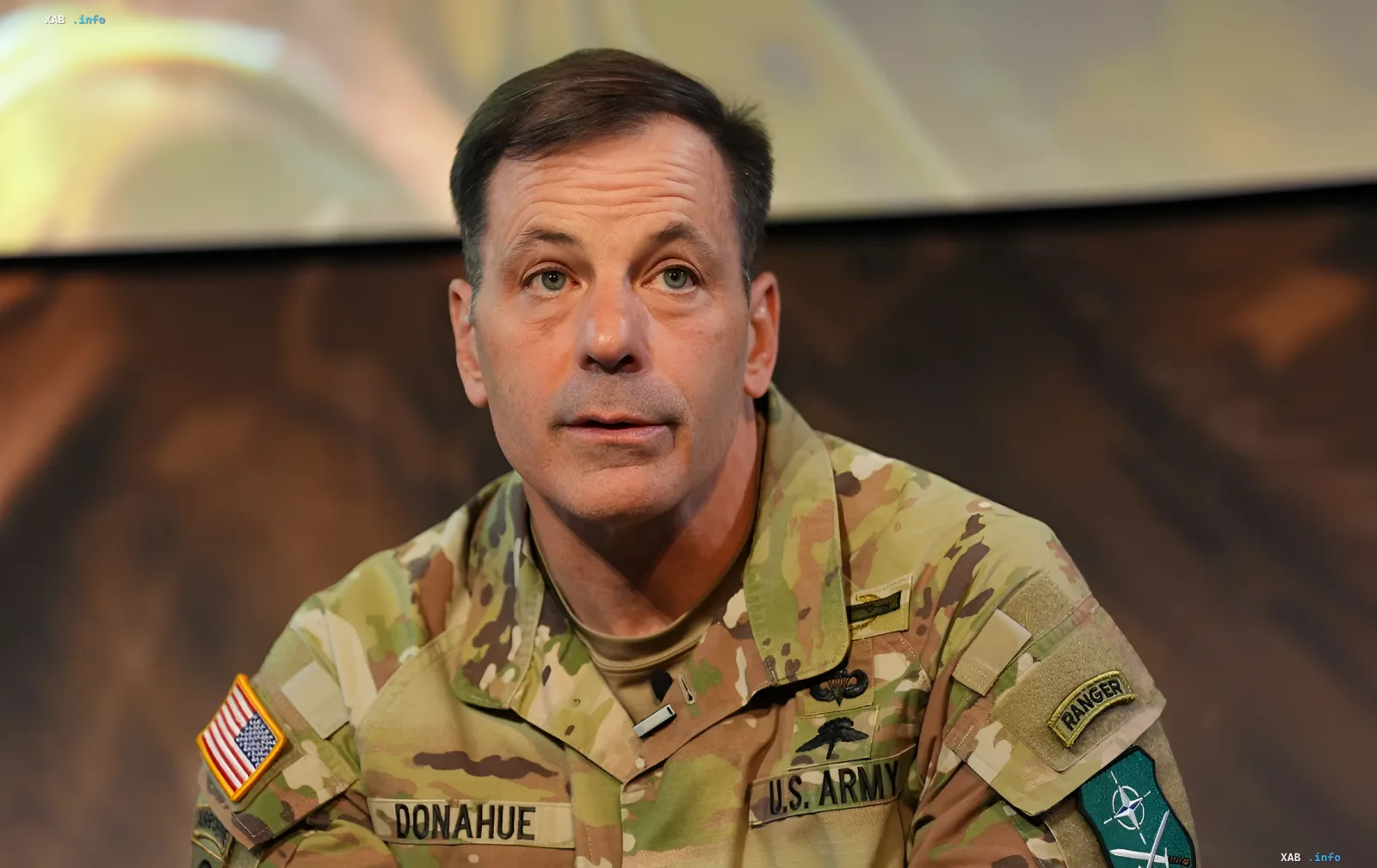 US-Armee-General Christopher Donahue in Militäruniform, der das Pentagon im Rahmen einer großen Säuberung verlässt