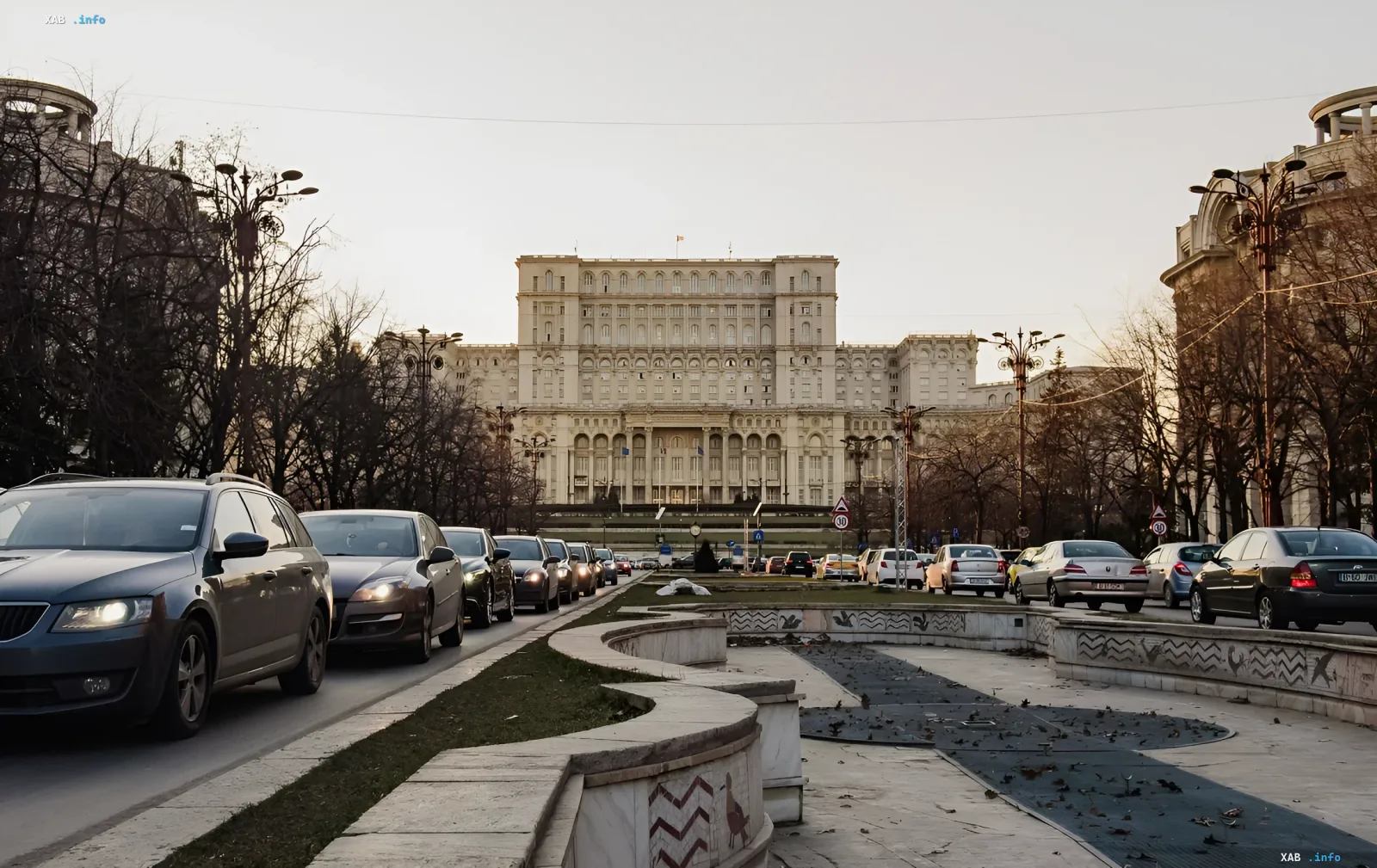 Будівля Палати депутатів Румунії в Бухаресті, де було прийнято історичний закон про переговори з Молдовою