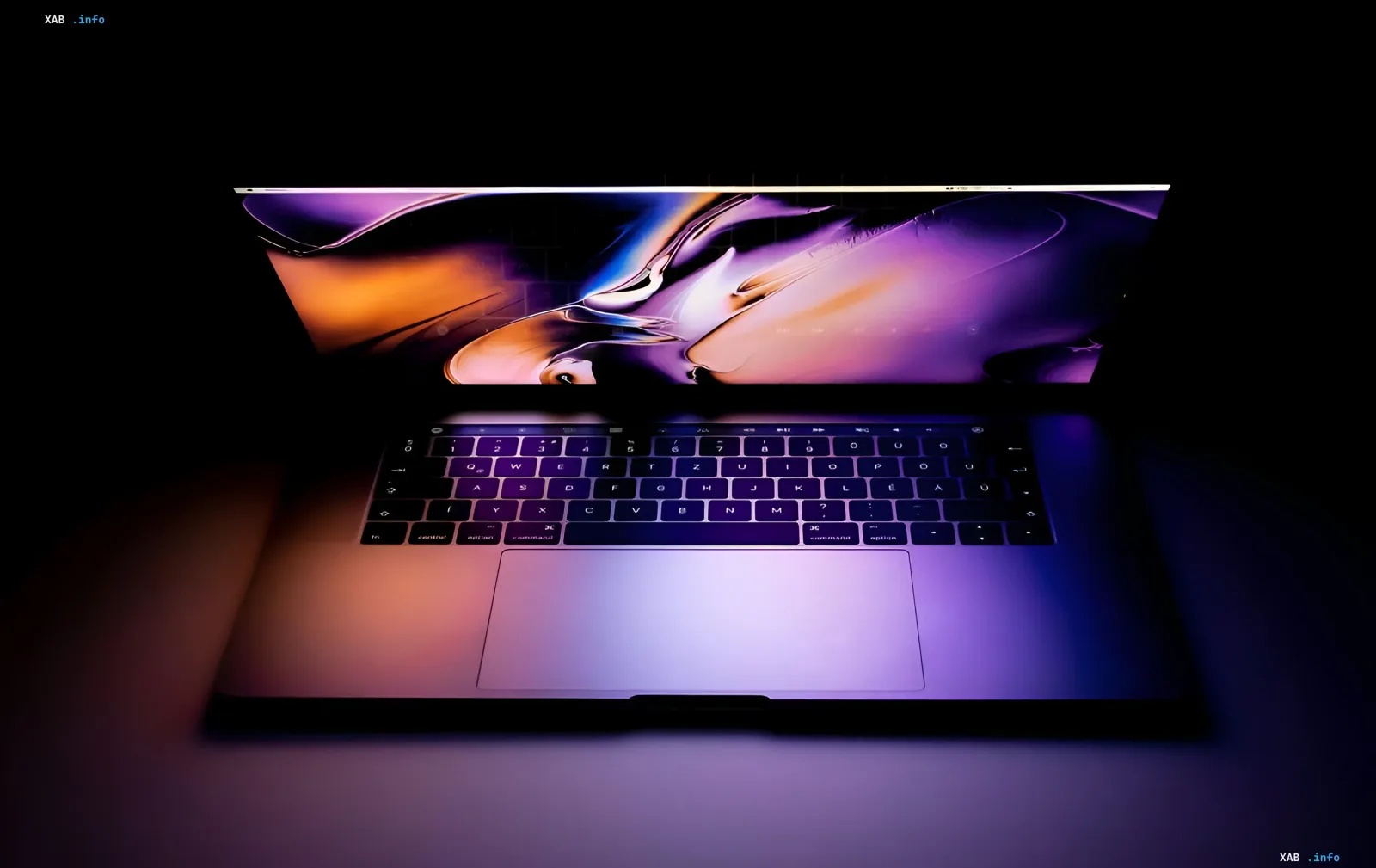 MacBook mit macOS-Bildschirm, der das Ende der Intel-Ära und den Übergang zu Apple Silicon symbolisiert