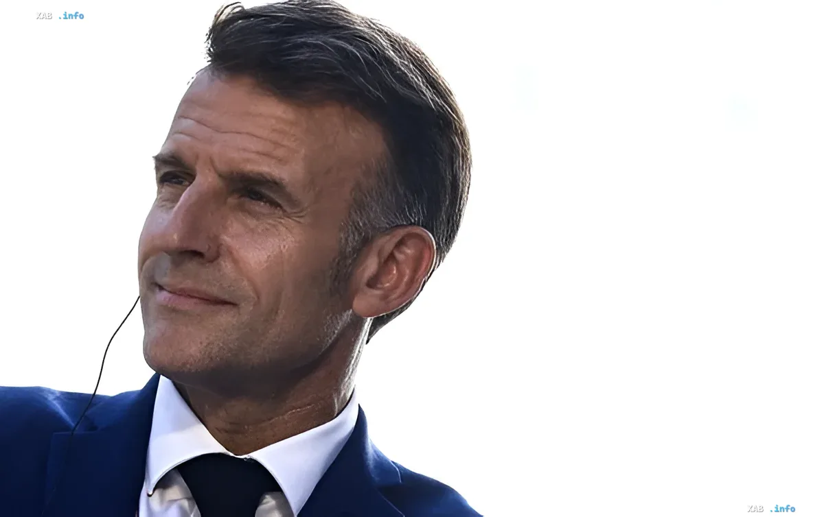 Emmanuel Macron at the G7 summit discussing support for Ukraine