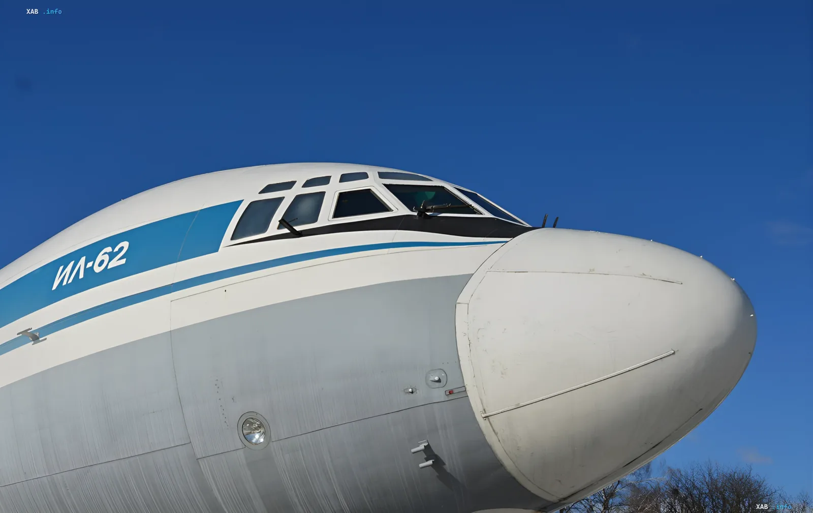 Nasenteil eines Il-62-Flugzeugs mit der Aufschrift IL-62 an der Seite, die das Thema des Betrugs über das belarussische Flugzeug illustriert