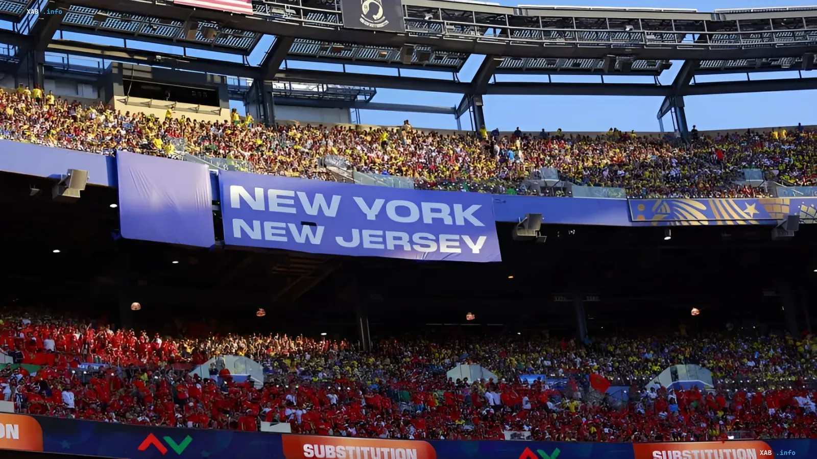 Стадион с фанатами и баннером 'NEW YORK NEW JERSEY' — символ совместного бренда перед ЧМ-2026