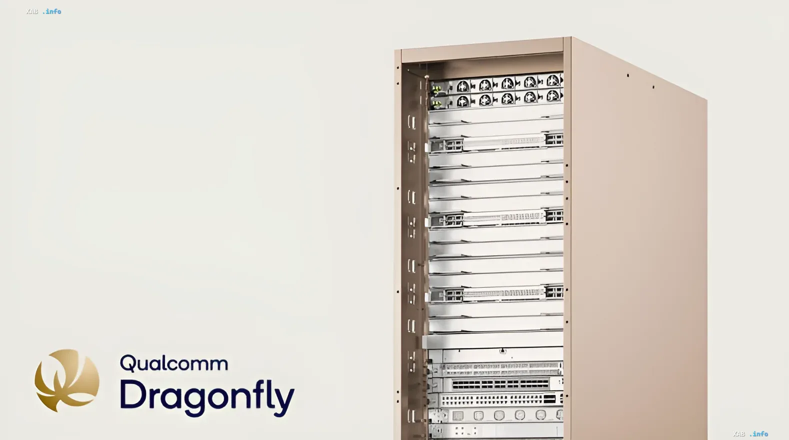 Serverrack mit Qualcomm Dragonfly-Logo, das Architektur für KI-Rechenzentren zeigt