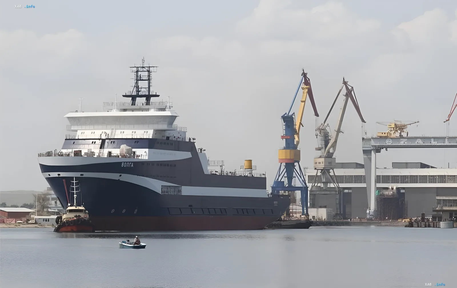 Schiff 'Volga' im Hafen von Keretsch — eines der Ziele des SBU-Angriffs auf den Schiffbau