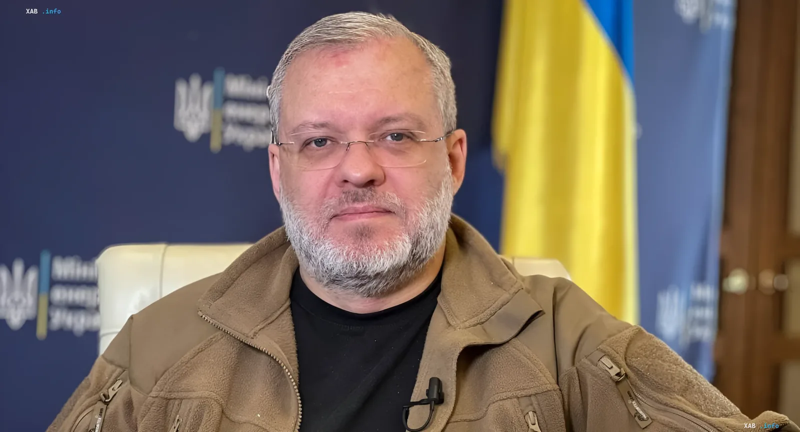 Ehemaliger Minister im Interview vor ukrainischer Flagge — Schlüsselfigur im Fall der 105-Millionen-Hrywnja-Sicherheit durch gewinnlose Unternehmen