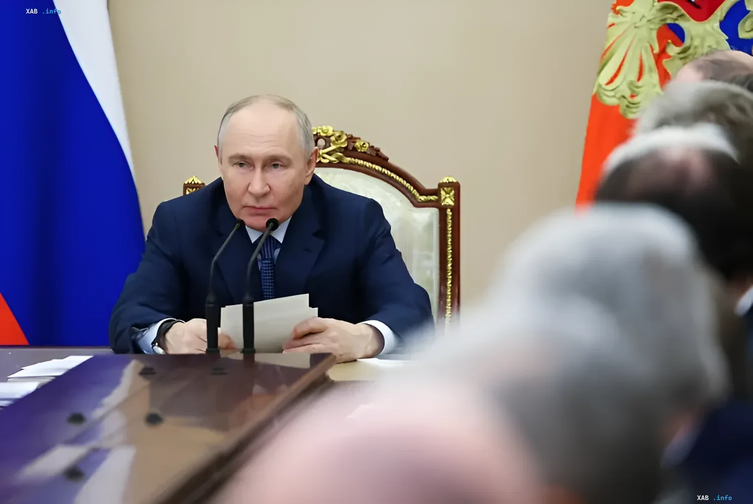 Wladimir Putin bei einem Treffen im Kreml: Druck der 'Falken' und Eskalation der Strategie Russlands