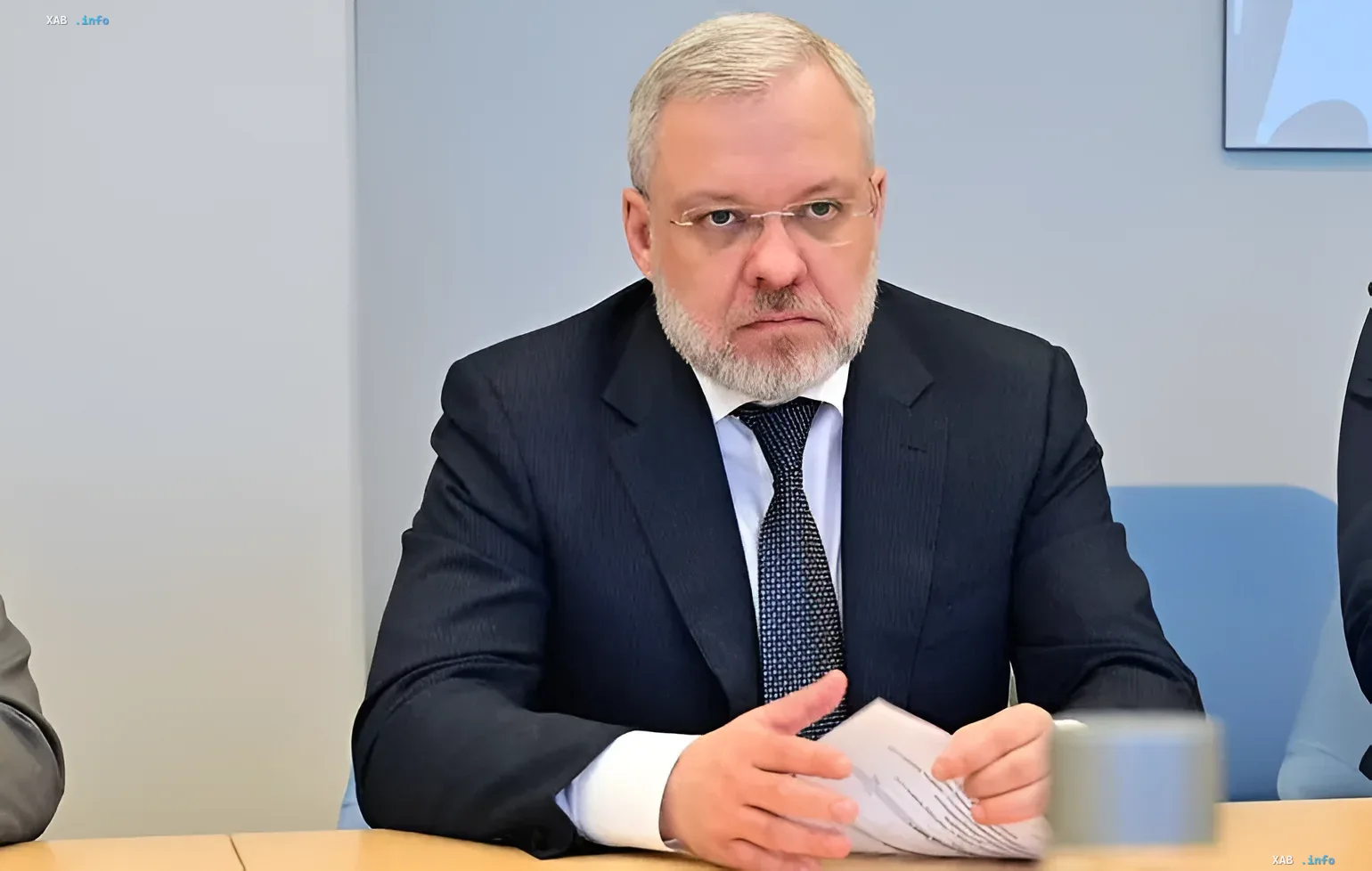 Экс-министр Галущенко на заседании по делу «Мидас» с документами в руках, после внесения 150 млн гривен залога