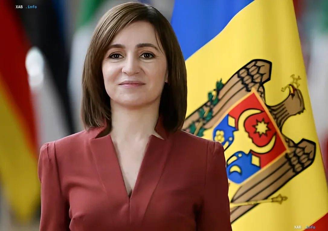 Президент Молдавии Майя Санду на фоне государственного флага, обсуждающая вывод российских войск из Приднестровья в контексте переговоров по Украине.
