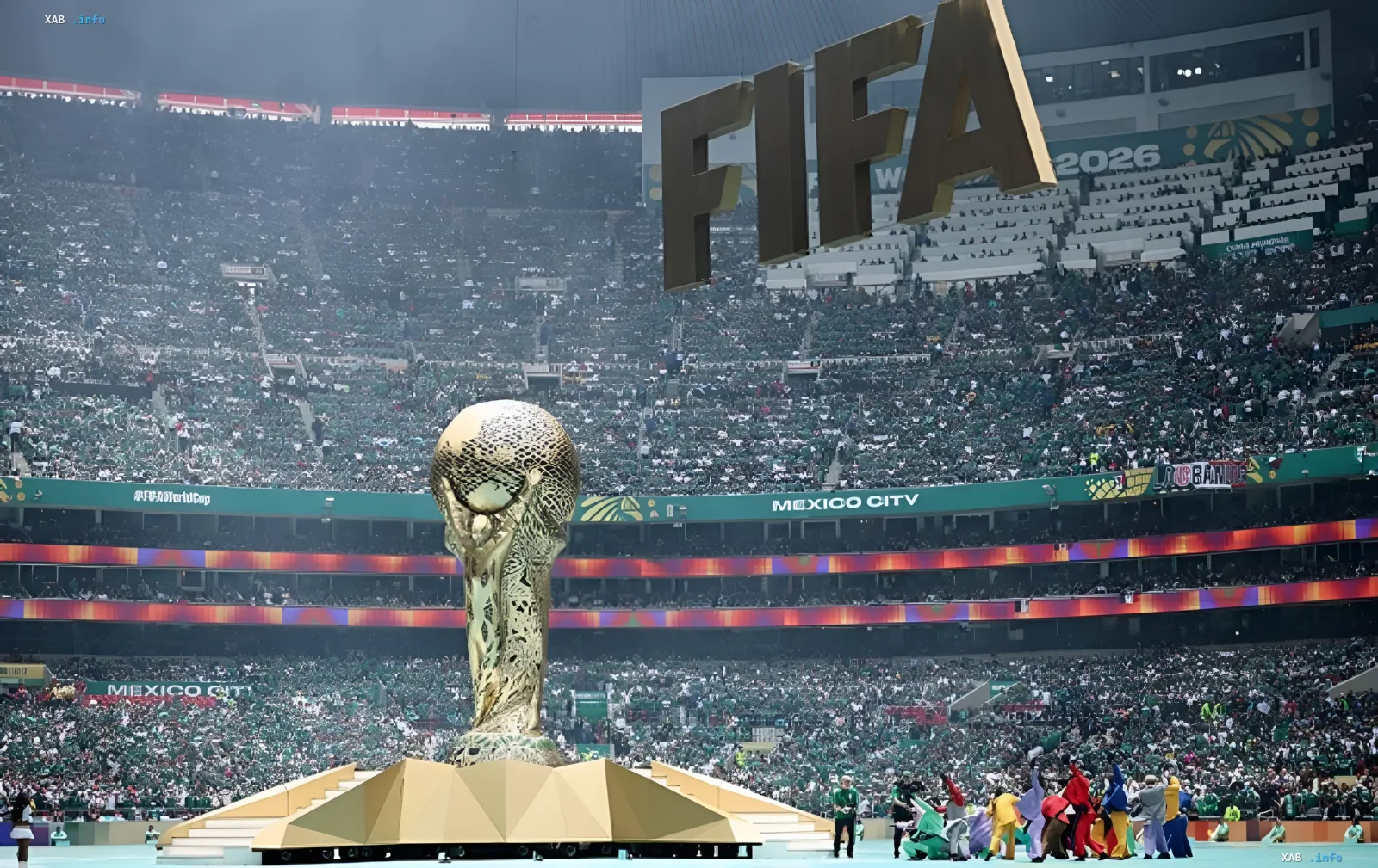 Золотий кубок ЧС-2026 на стадіоні в Мехіко з величезним написом FIFA на фоні трибун, що символізує масштаб події та виклики безпеки